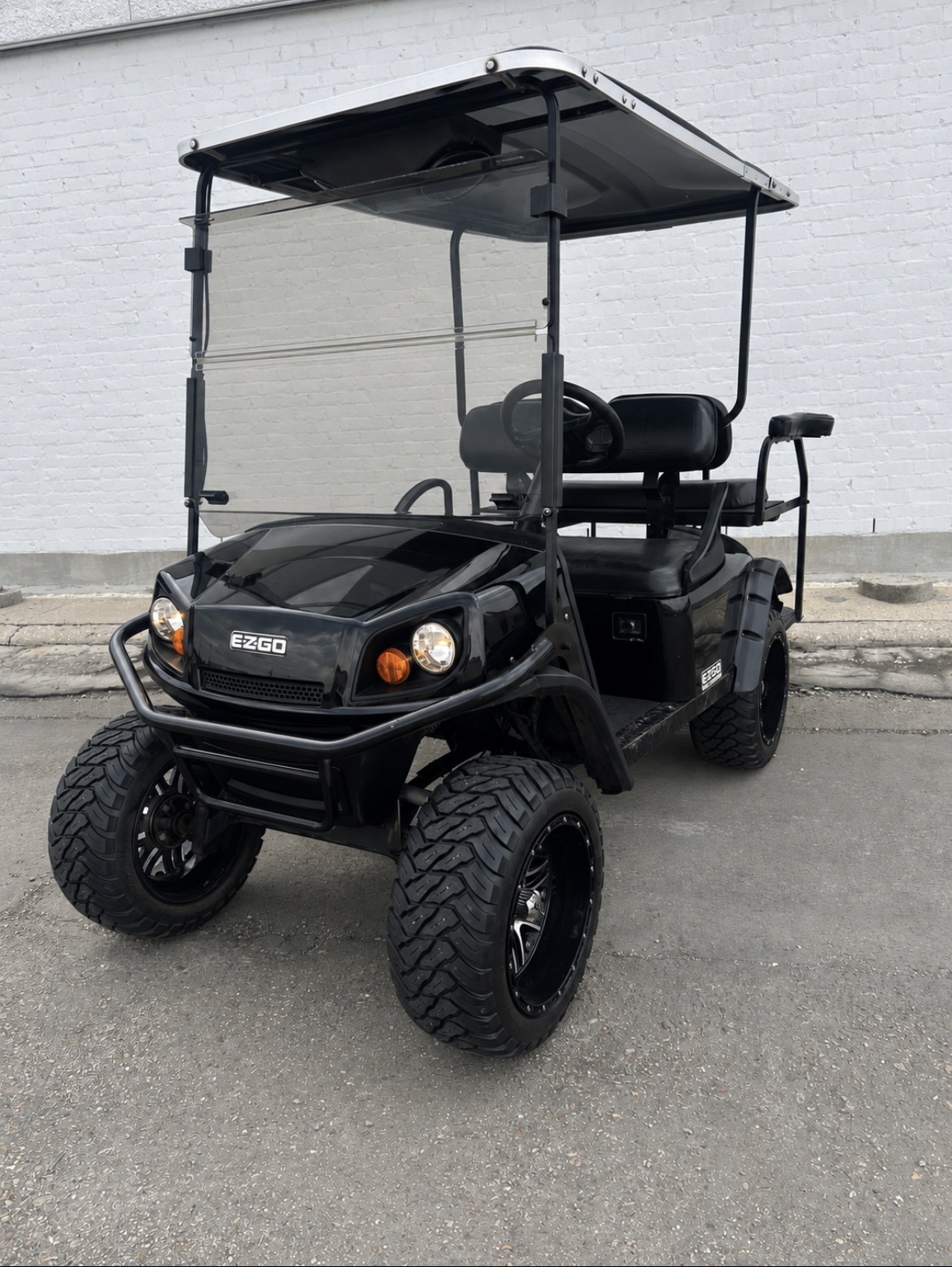 2019 E-Z-GO Express 4 Gas (lifted)