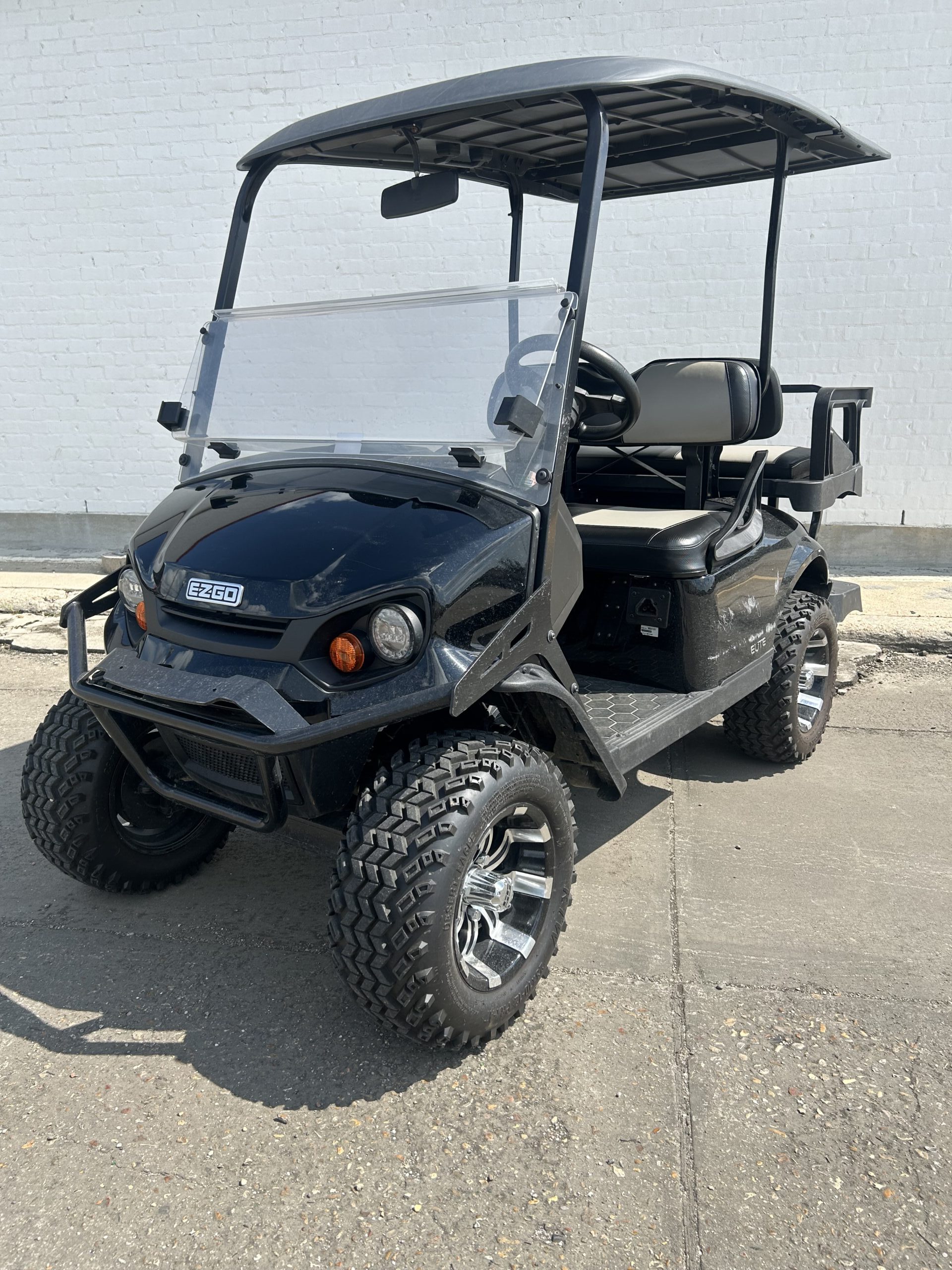 2023 E-Z-GO Express 4 ELiTE Lithium (lifted)